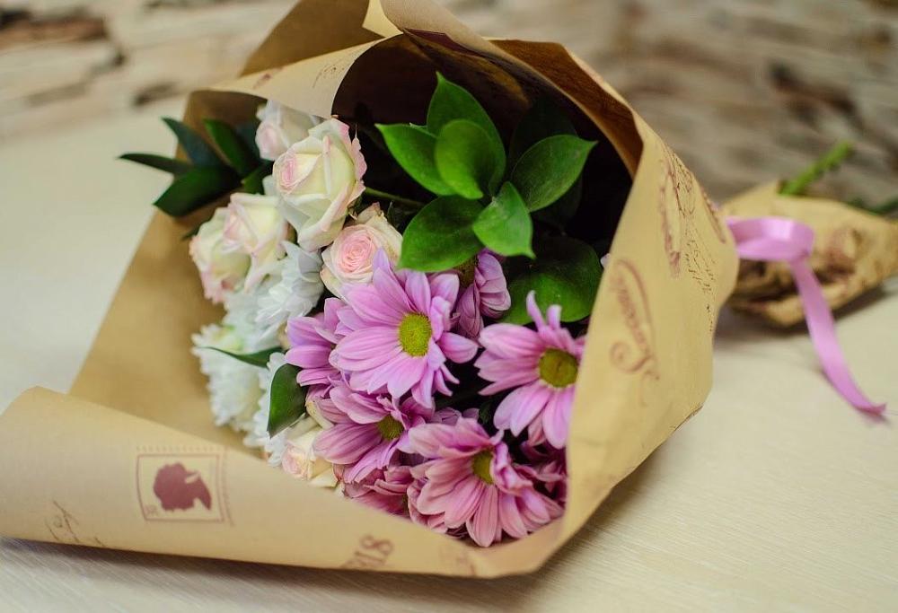 Букет улыбка в Назарово Букет цветов из: Розы и Хризантемы в Назарово