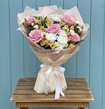 Букет цветов из:  Гвоздики, Орхидеи и Розы в Назарово