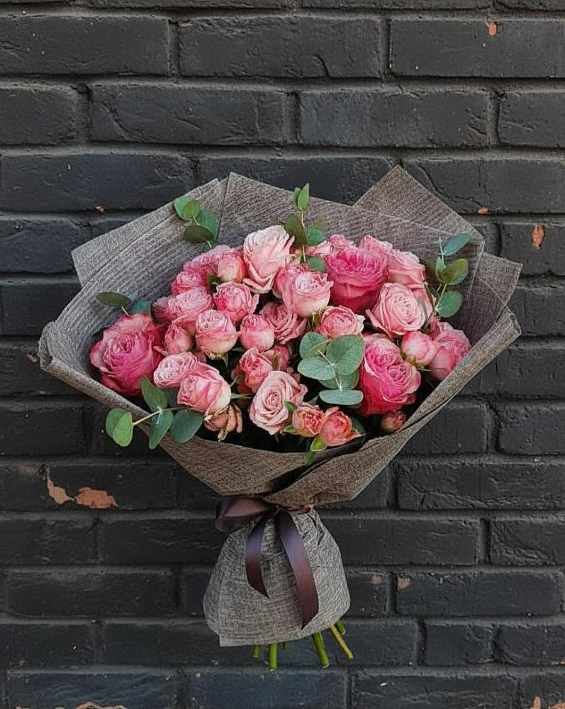 Букет розы в пальмах в Назарово Букет цветов из: Розы в Назарово