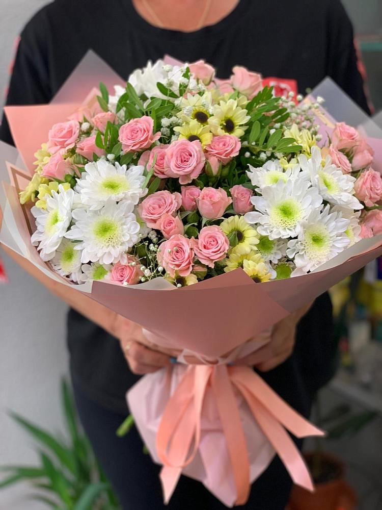 Букет юношеские грезы в Назарово Букет цветов из: Розы и Хризантемы в Назарово