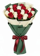 Букет Микс из красных и белых роз в Назарово