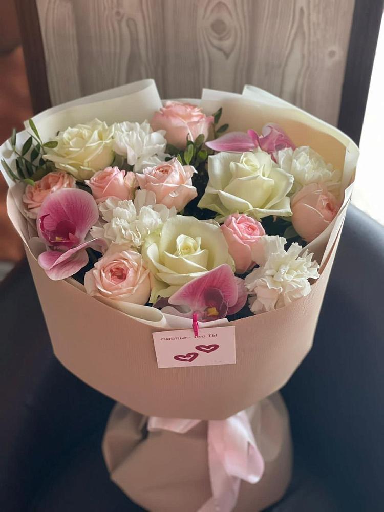 Букет цветов из: Орхидеи, Розы и Гвоздики в Назарово