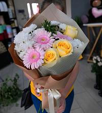 Букет цветов из:  Герберы, Розы и Хризантемы в Назарово