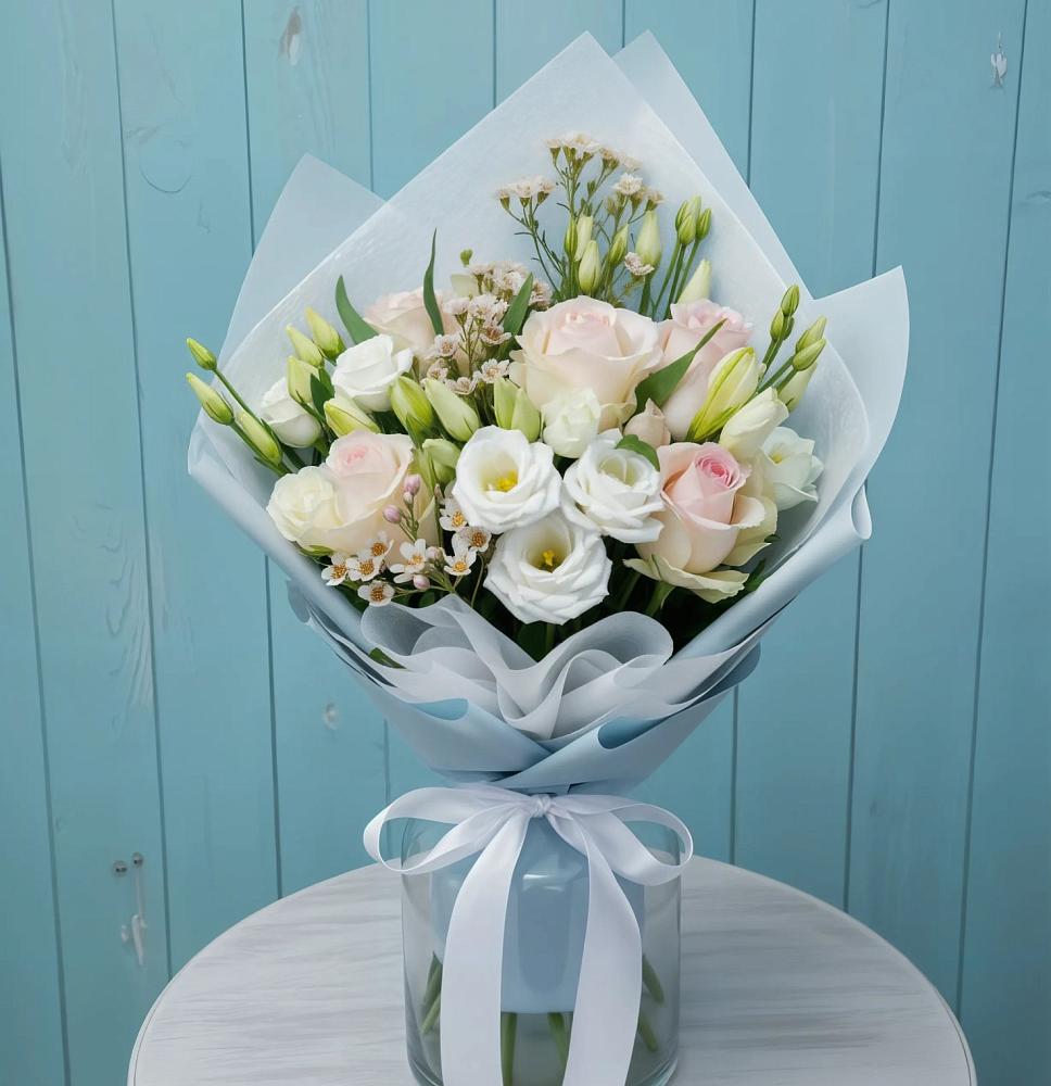 Букет цветов из: Розы и Лизиантусы в Назарово