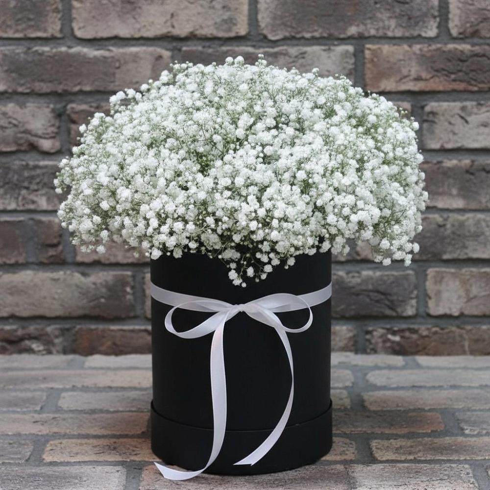 Композиция коробка гипсофил в Назарово Цветочная композиция из Гипсофила в шляпной коробке в Назарово