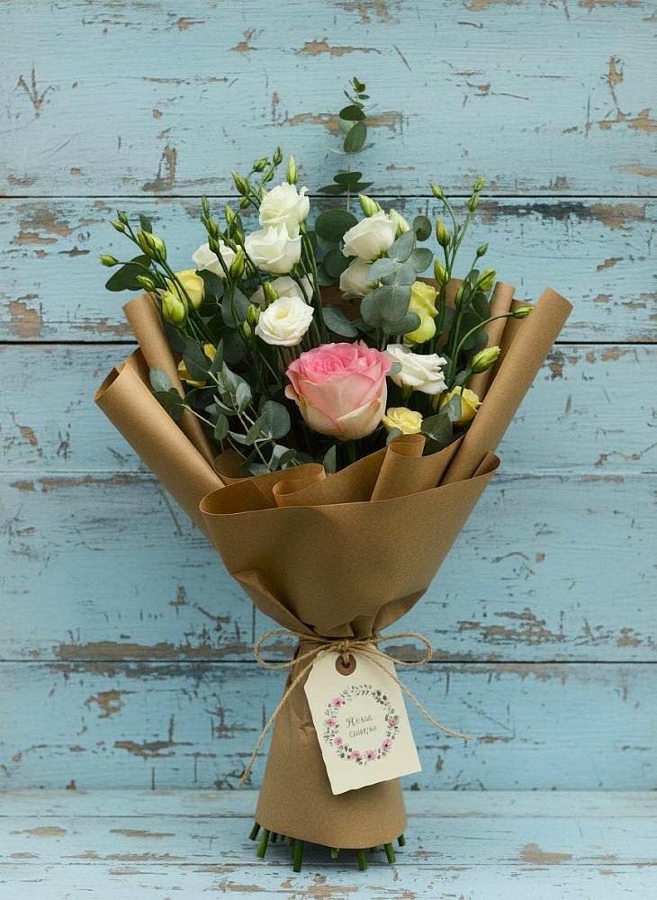 Букет цветов из: Розы и Лизиантусы в Назарово