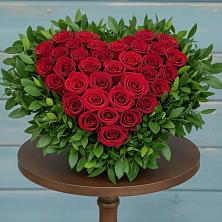 Композиция Сердце в любви в Назарово Цветочная композиция из Розы в виде сердца в Назарово