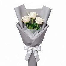 Букет 3 белые розы в Назарово Букет 3 белые розы в Назарово