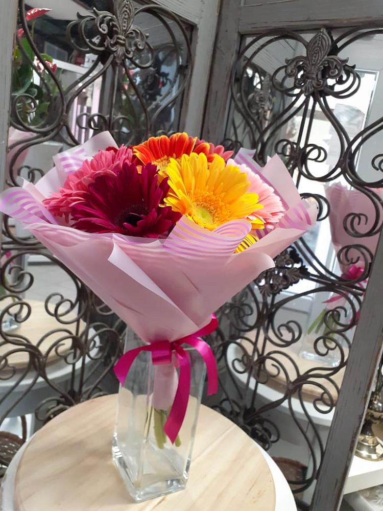 Букет радуга в Назарово Букет цветов из: Герберы в Назарово