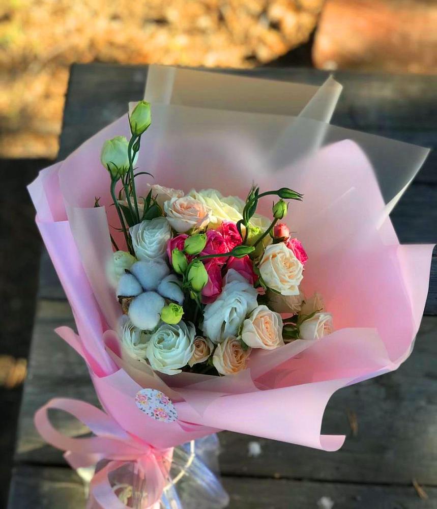 Букет цветов из: Розы и Лизиантусы в Назарово