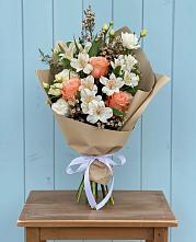 Букет яркий комплимент #REPLACE_PRED# Назарово Букет цветов из:  Альстромерии, Лизиантусы, Розы и Хризантемы #REPLACE_PRED# Назарово