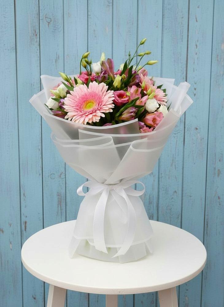 Букет прохладный бриз в Назарово Букет цветов из: Герберы, Альстромерии и Лизиантусы в Назарово