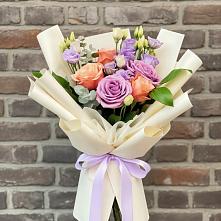 Букет цветочные ноты в Назарово Букет цветов из:  Лизиантусы и Розы в Назарово