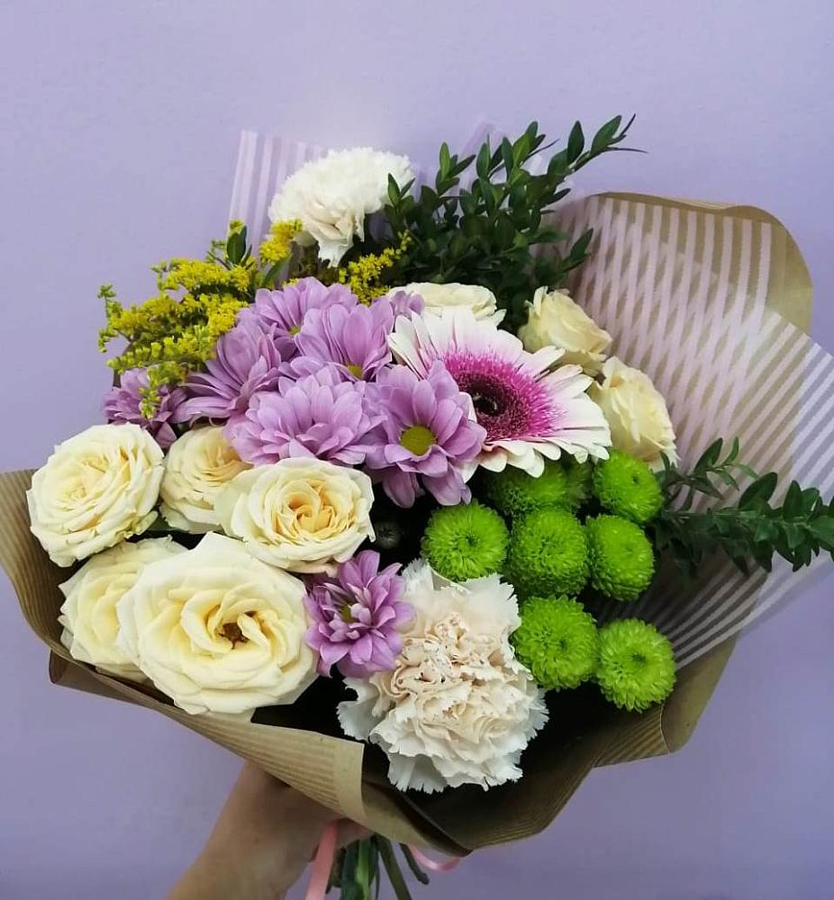 Букет магия в Назарово Букет цветов из: Хризантемы, Розы, Гвоздики и Герберы в Назарово