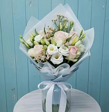 Букет очаровательный аромат в Назарово Букет цветов из:  Розы и Лизиантусы в Назарово