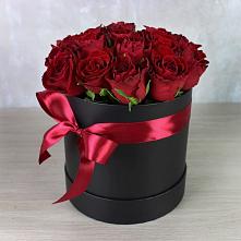 Цветочная композиция из Розы в шляпной коробке в Назарово