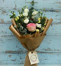 Букет нежный привет в Назарово Букет цветов из:  Розы и Лизиантусы в Назарово