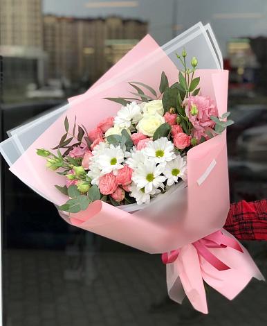 Букет цветов из: Розы, Лизиантусы и Хризантемы в Назарово