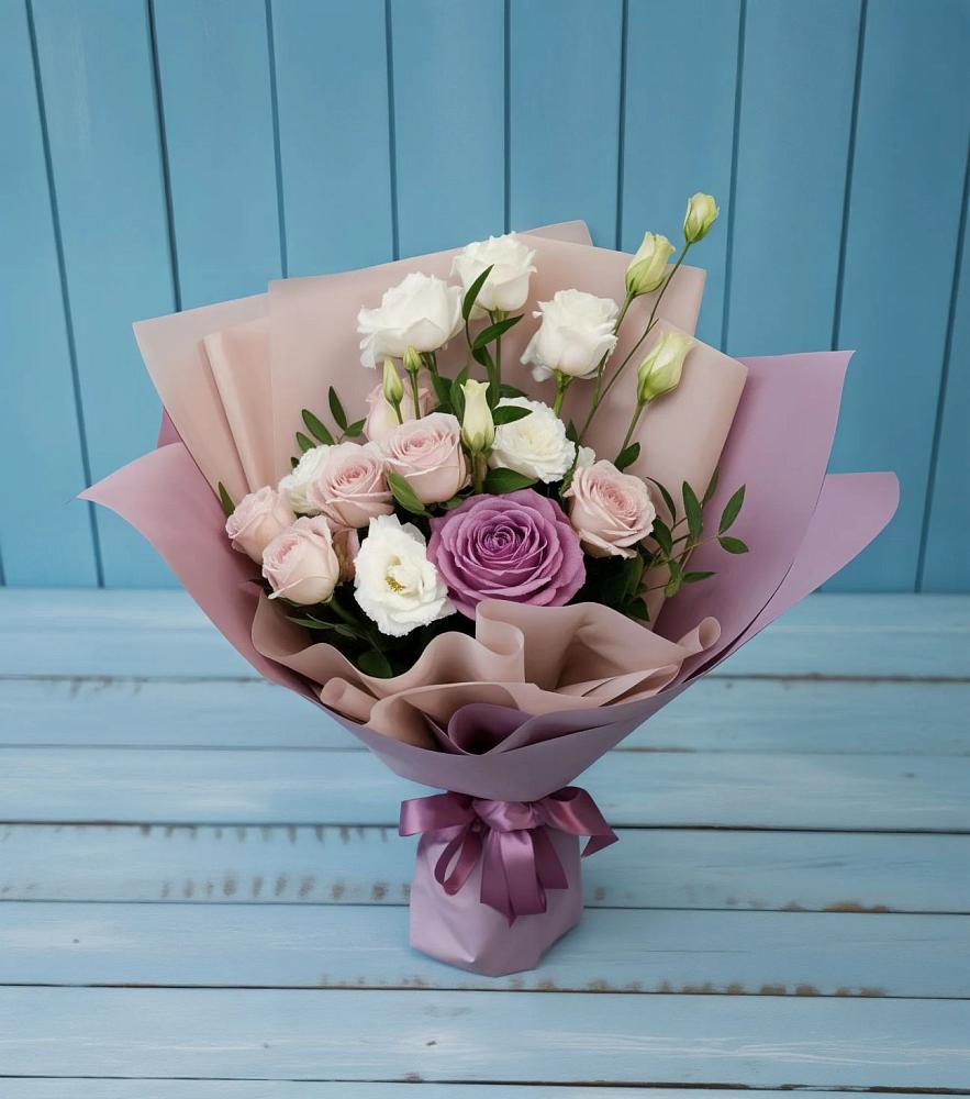 Букет цветов из: Розы и Лизиантусы в Назарово