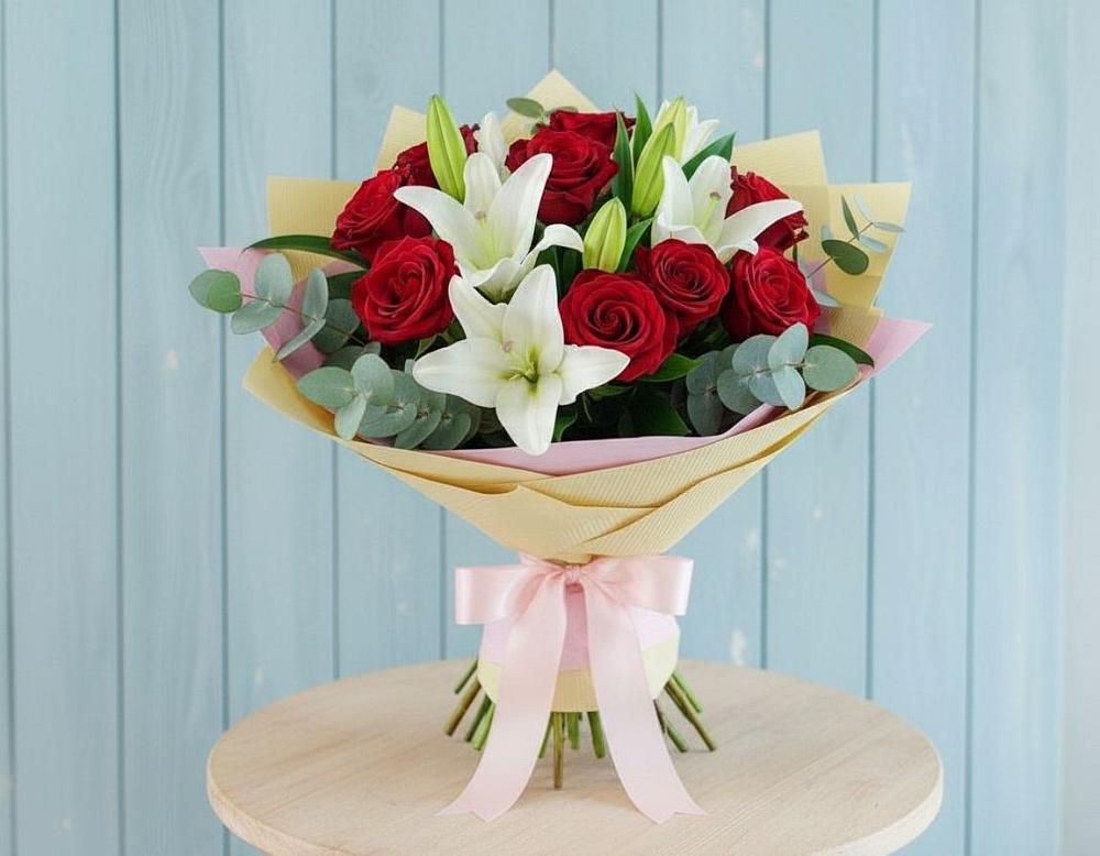 Букет Элегантная гармония в Назарово Букет цветов из: Лилии и Розы в Назарово